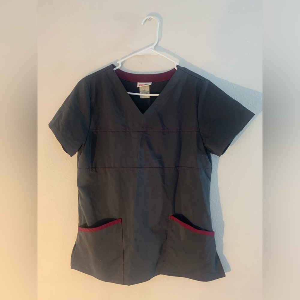 ScrubStar Scrub Top - Grey & Maroon/Burgundy - Size Small 🩶